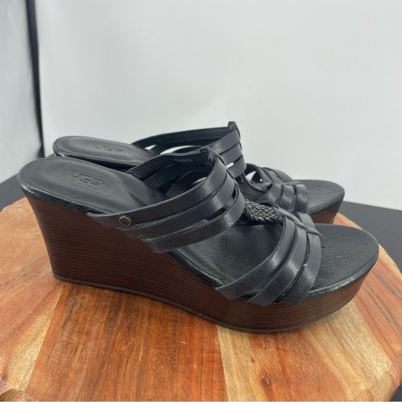 UGG Mattie Black Leather Weave Wedge Sandal Size 7.5 FD1114L - Picture 3 of 8